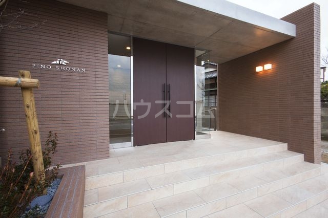 22/28 エントランス