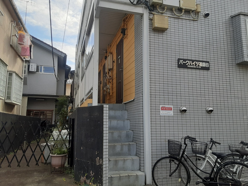 24/30 エントランス