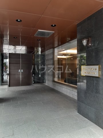 20/21 エントランス