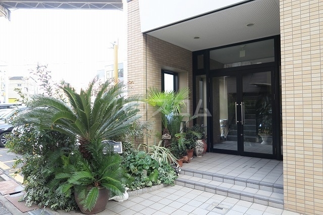 18/30 エントランス