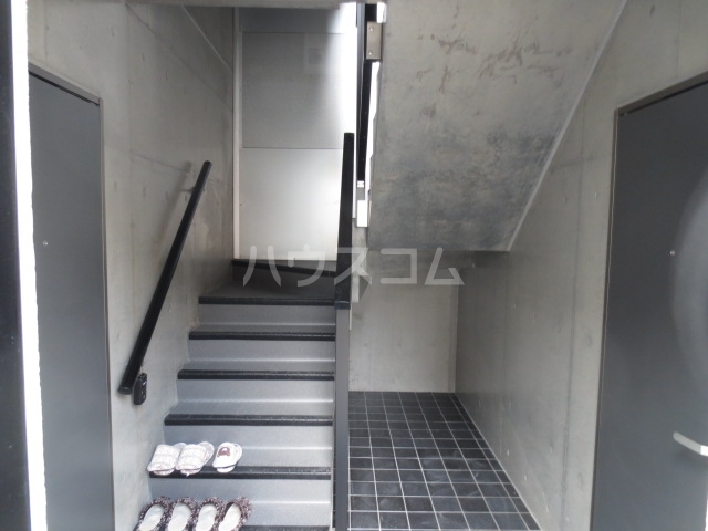 22/25 エントランス