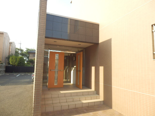 26/30 エントランス