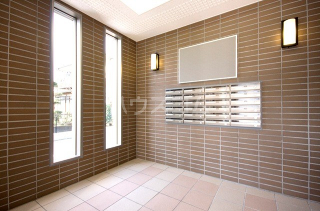 27/30 エントランス