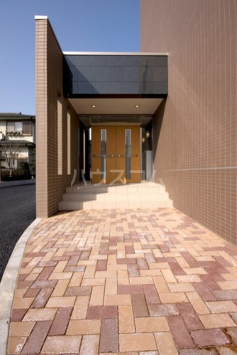 28/30 エントランス