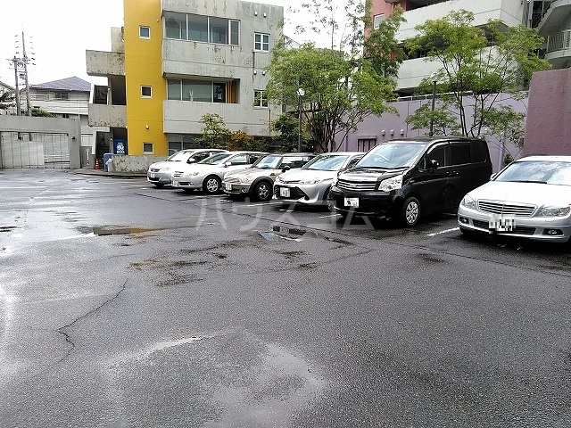 28/30 駐車場