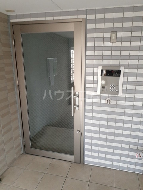 23/30 エントランス