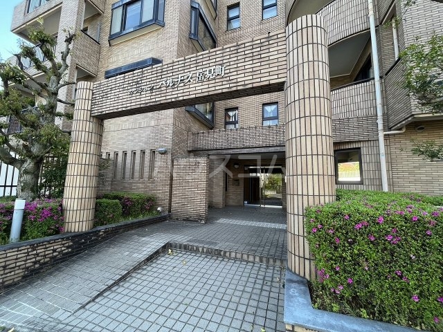 27/30 エントランス