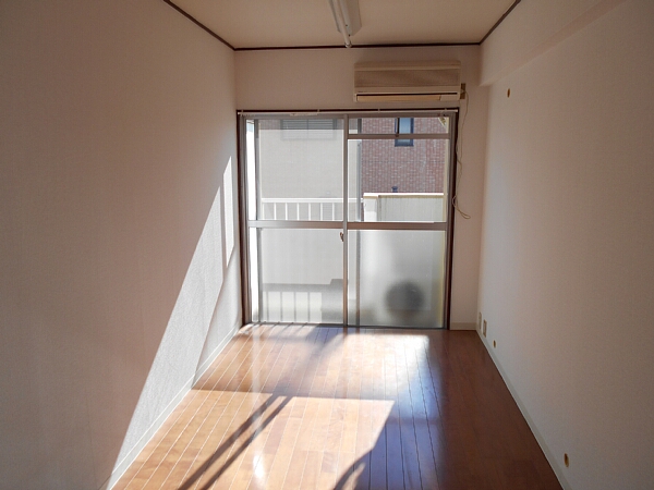 21/22 エントランス