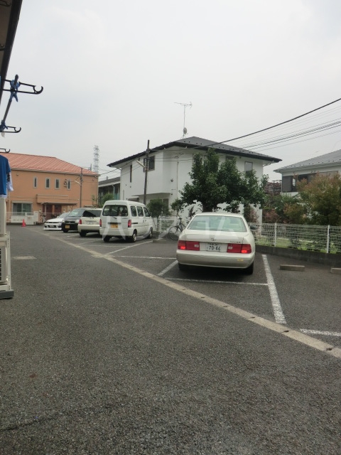 18/27 駐車場