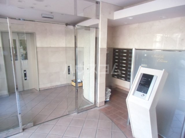 24/30 エントランス