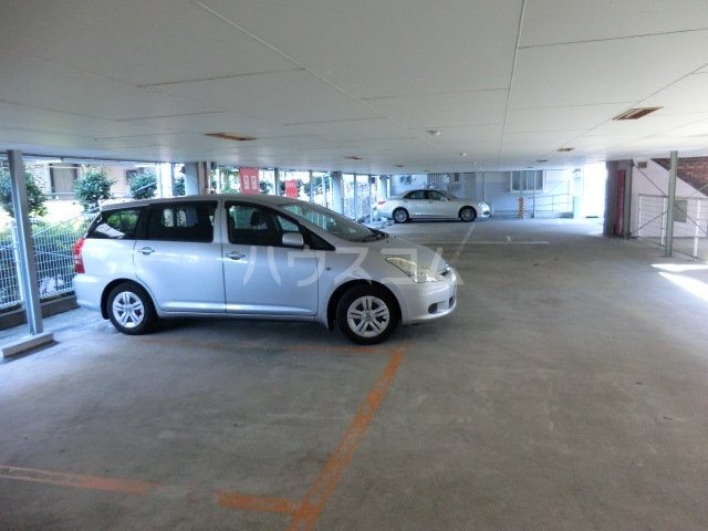 28/30 駐車場