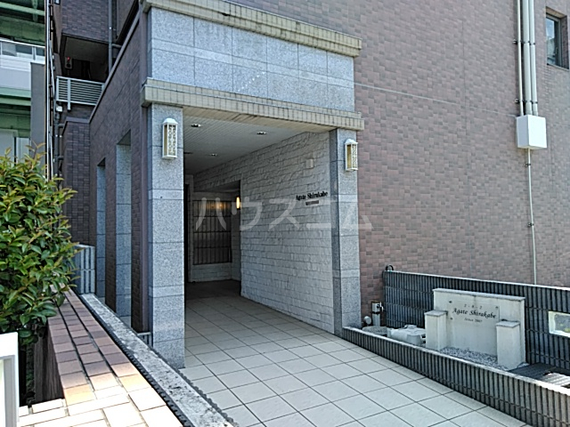 26/30 エントランス