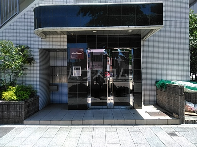 25/30 エントランス