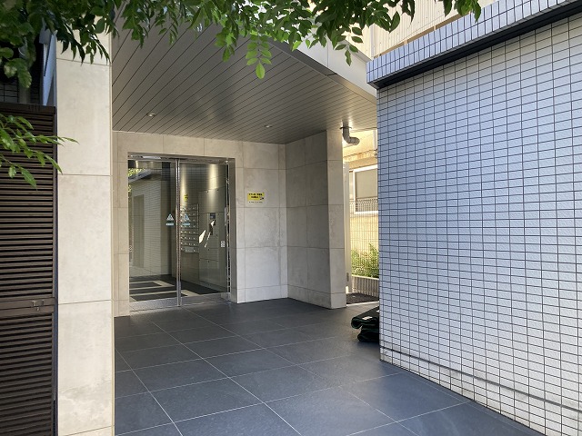 24/30 エントランス