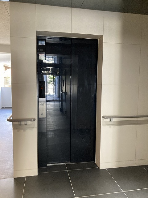 25/30 エントランス