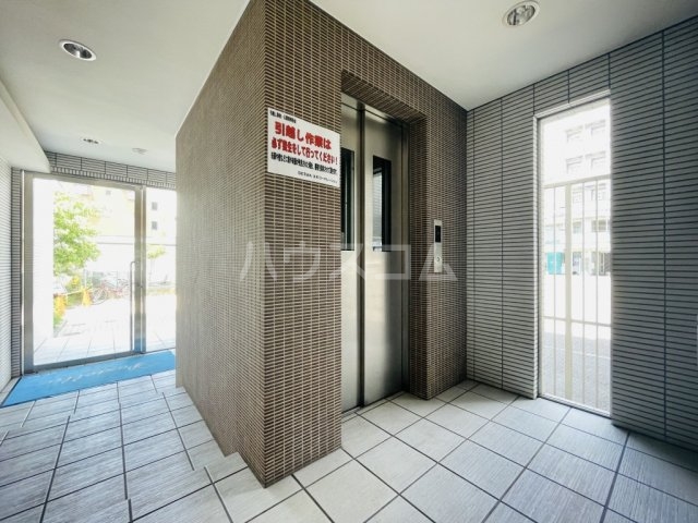 21/30 エントランス