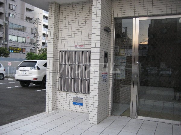 21/30 エントランス