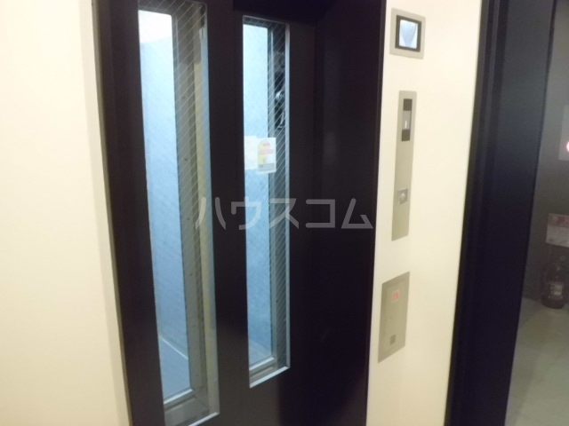 18/26 エントランス