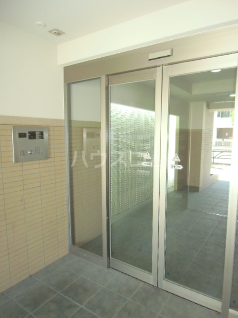 18/26 エントランス