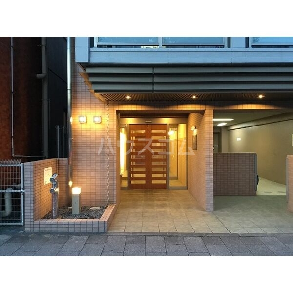 19/26 エントランス