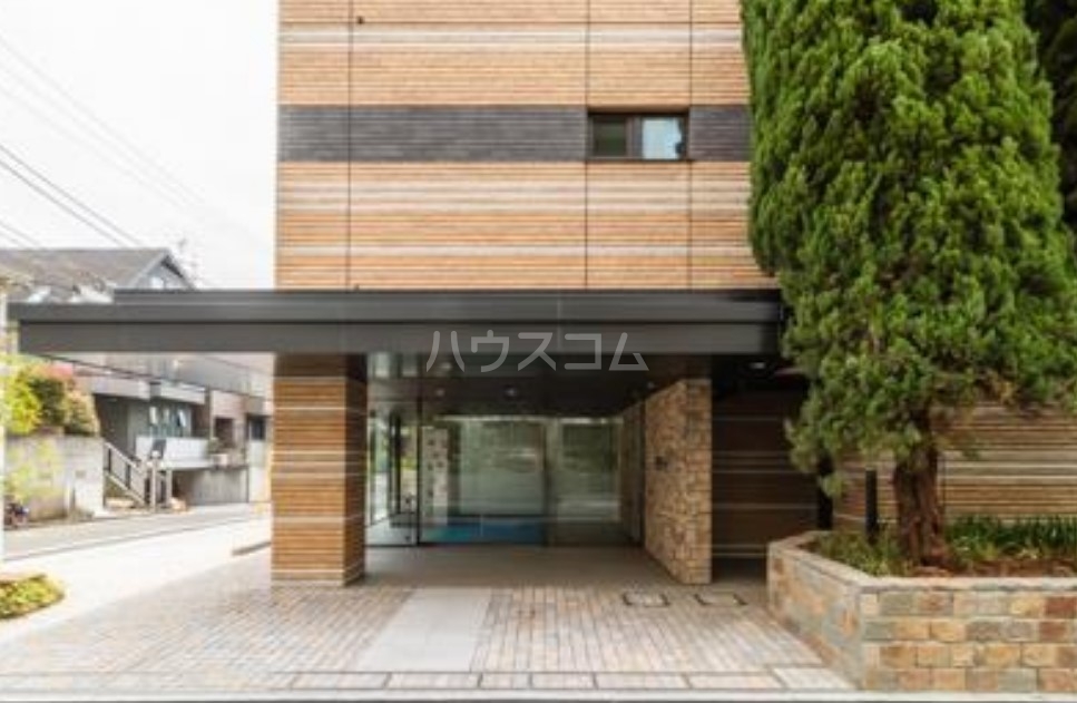 13/16 エントランス