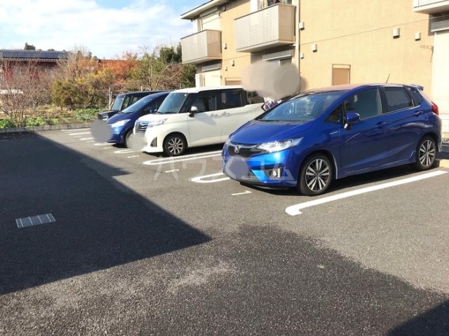 17/17 駐車場