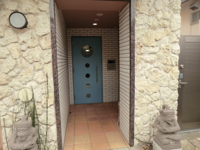 21/30 エントランス