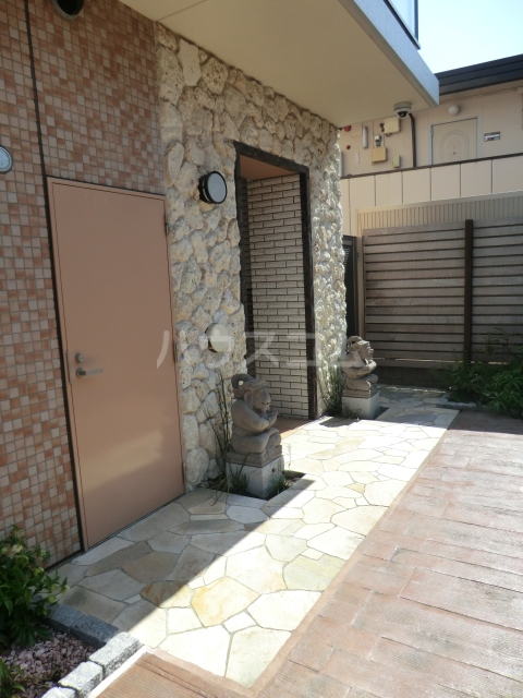 21/30 エントランス