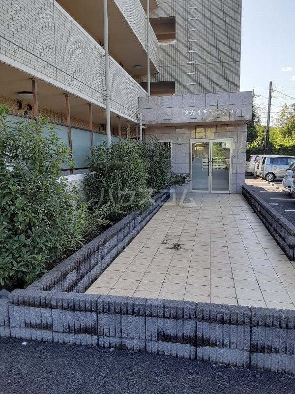 21/30 エントランス