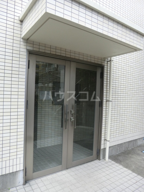 27/30 エントランス