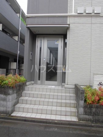 25/30 エントランス