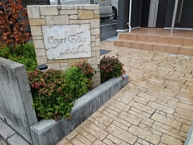 18/25 エントランス