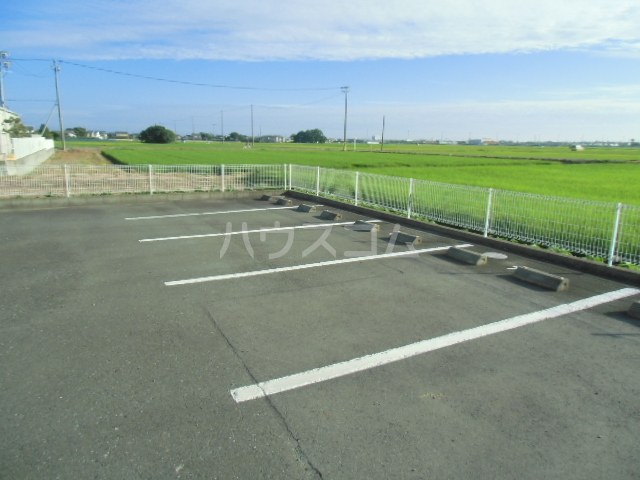 22/28 駐車場