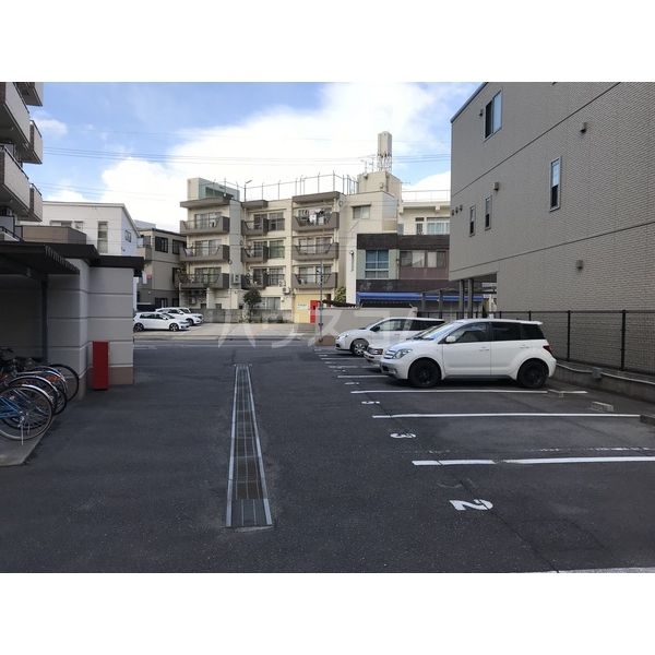 23/30 駐車場
