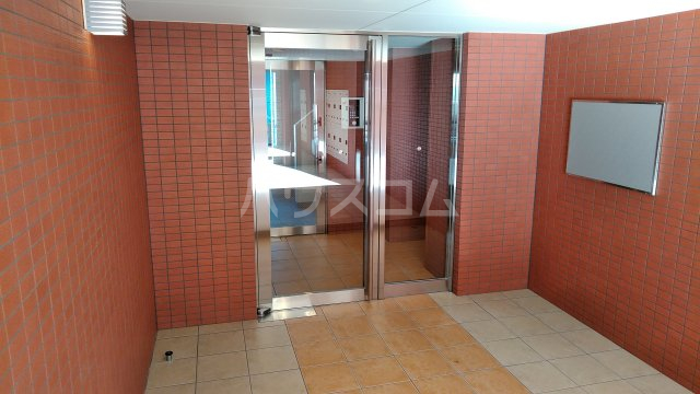 19/25 エントランス