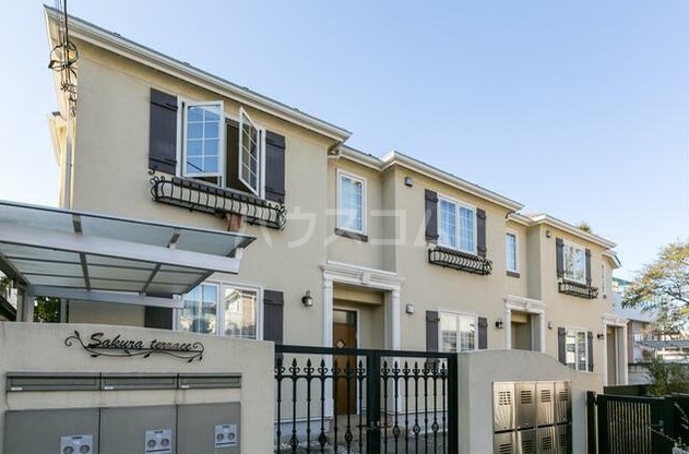 16/23 エントランス