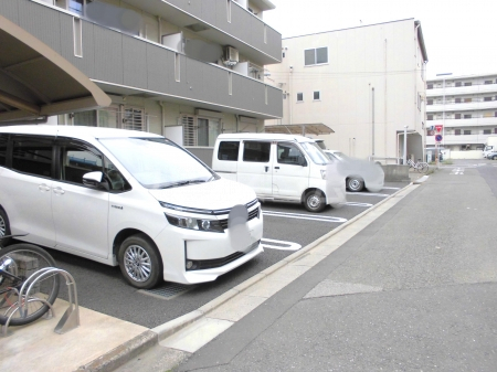 26/30 駐車場