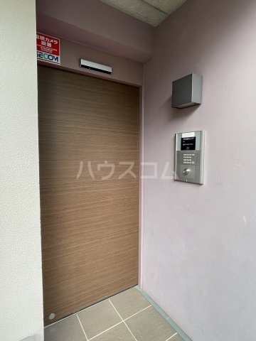 28/30 エントランス