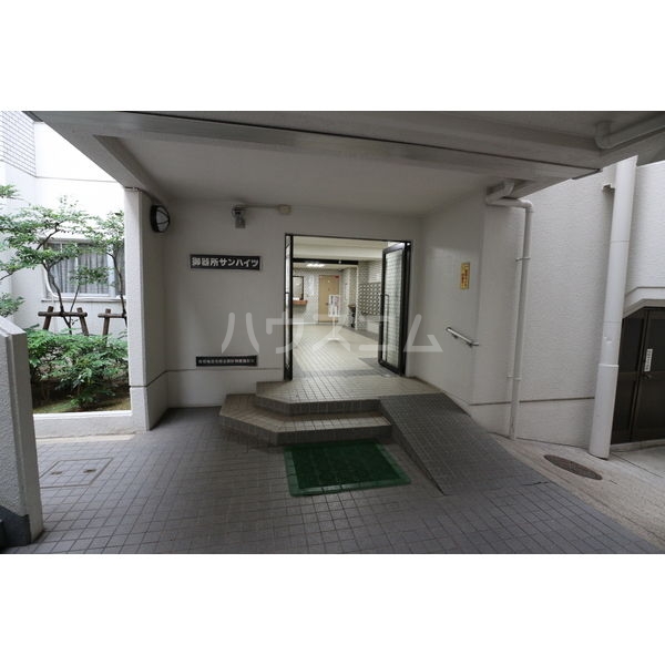 16/16 エントランス