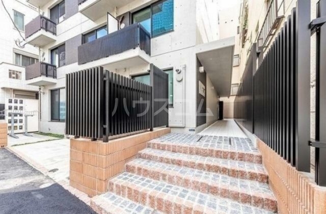 16/18 エントランス