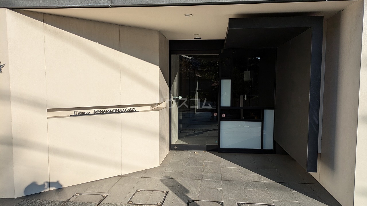 21/27 エントランス