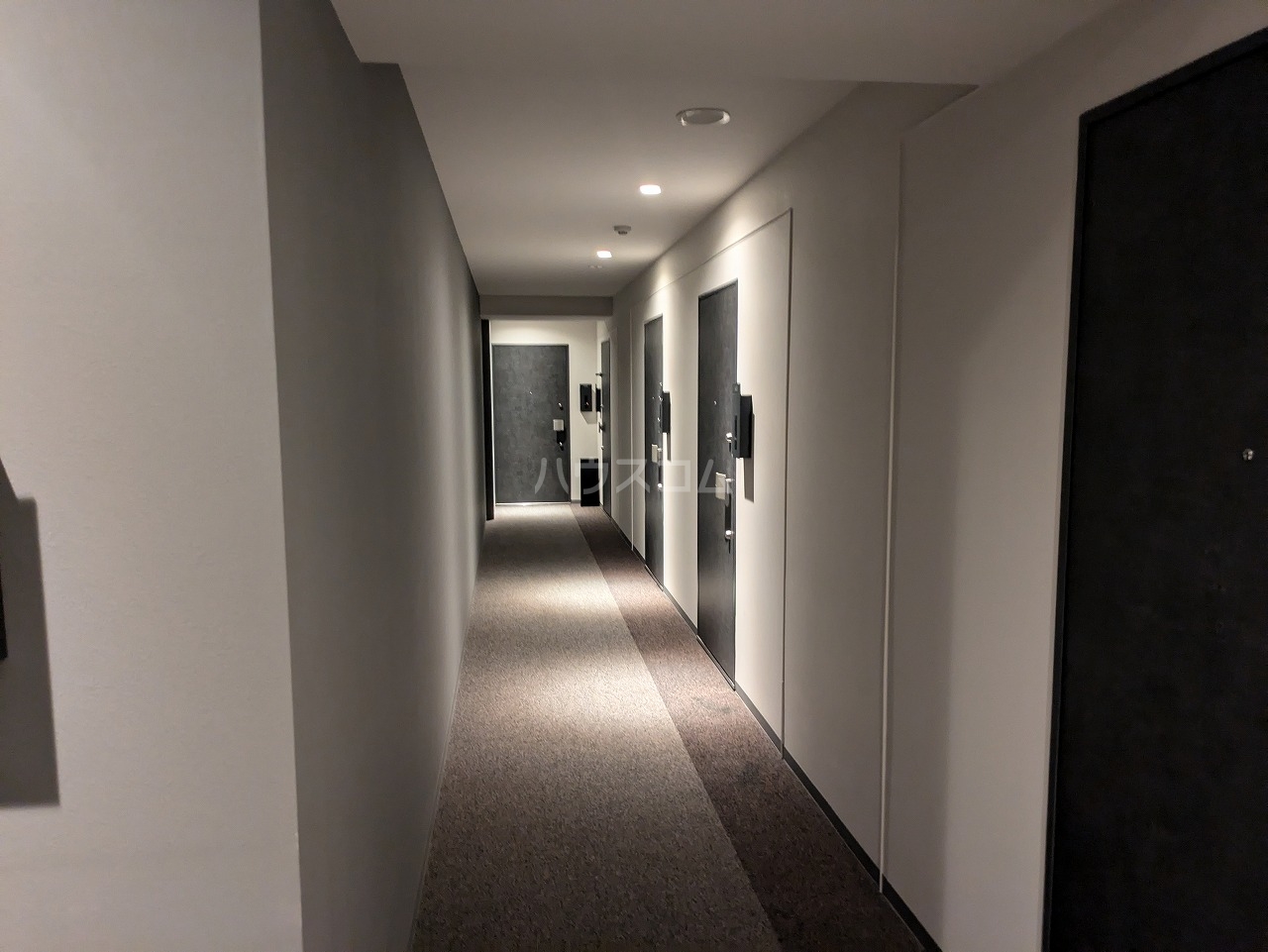 27/30 エントランス