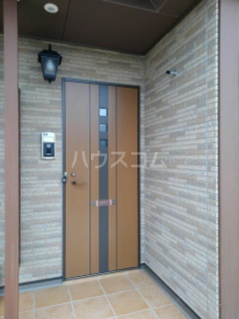 13/22 エントランス