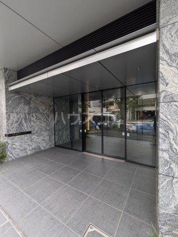 23/30 エントランス