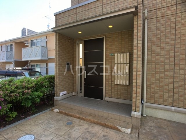 27/30 エントランス