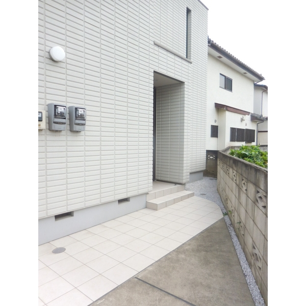 13/22 エントランス