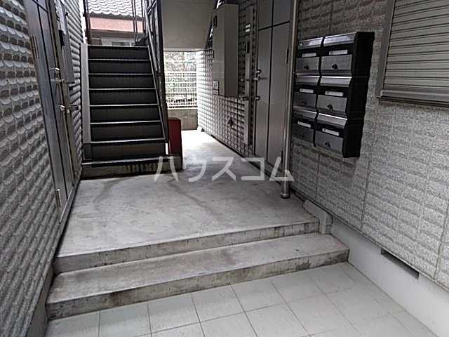 22/27 エントランス