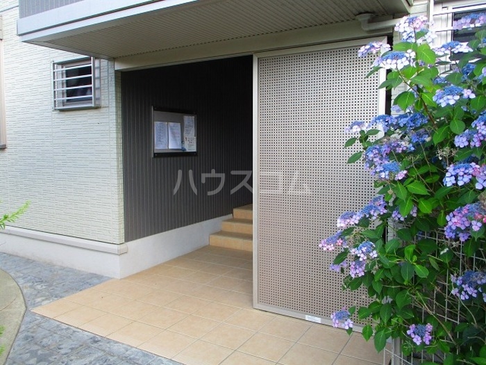 16/17 エントランス
