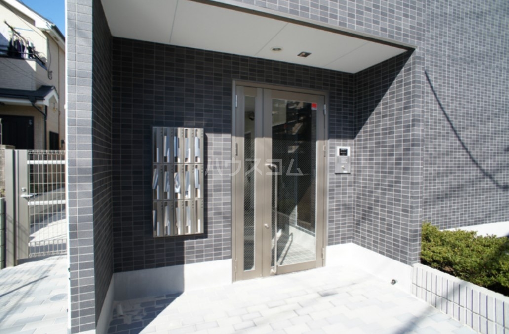 24/30 エントランス