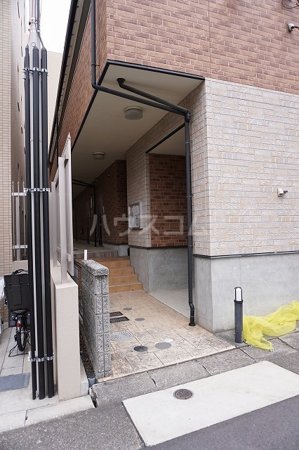 27/30 エントランス